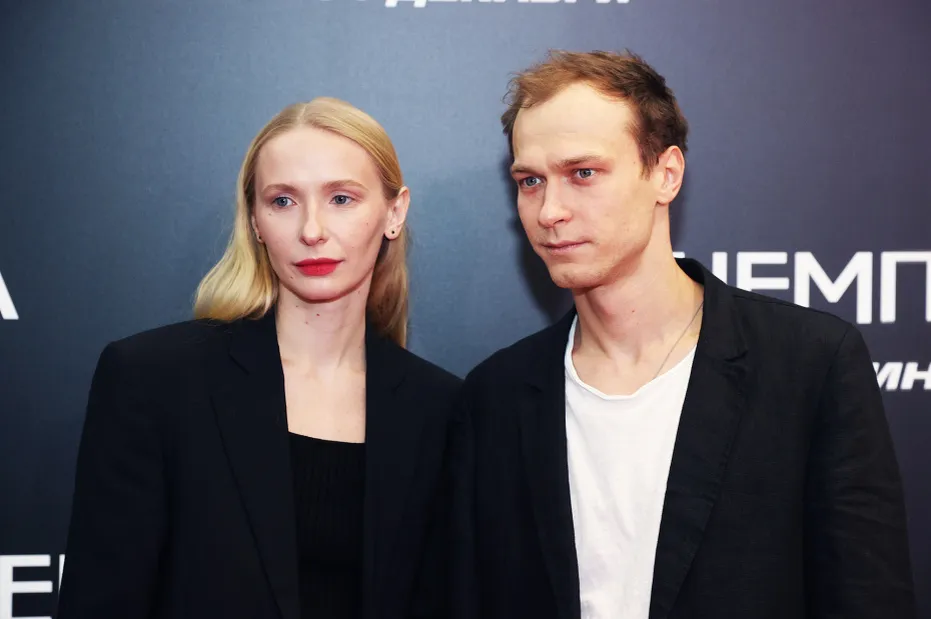 Они вместе уже более десяти лет Они вместе уже более десяти лет