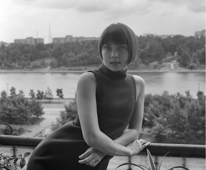 Жанна Болотова на балконе своей квартиры на Фрунзенской набережной