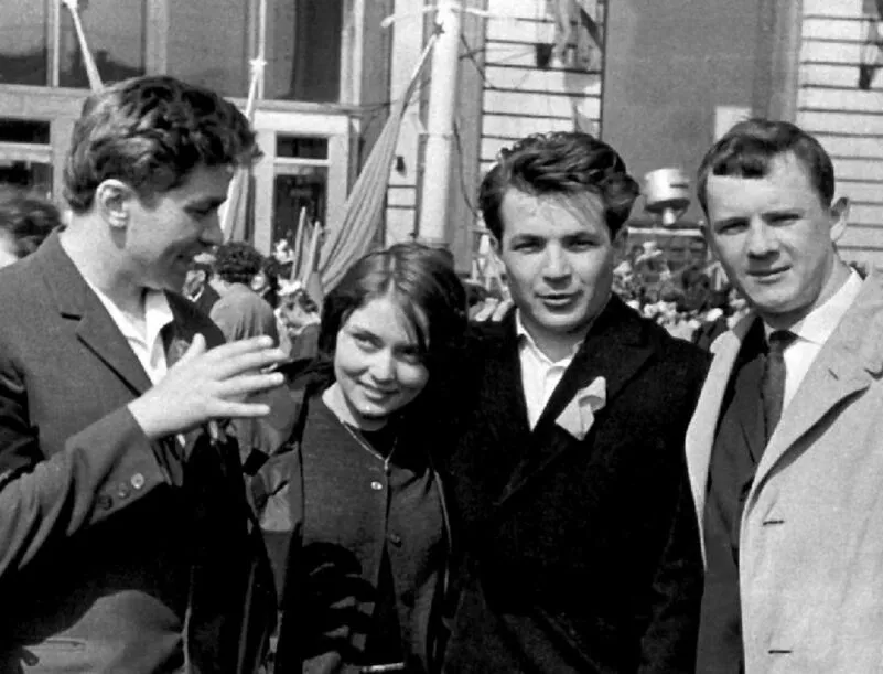 Как говорил Николай Губенко, это одна из первых фотографий, где он вышел в свет вместе с Жанной Болотовой.