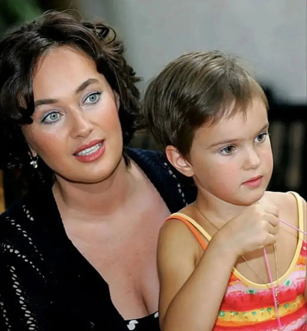 Ольга стала поздним ребенком для матери, но очень любимым.